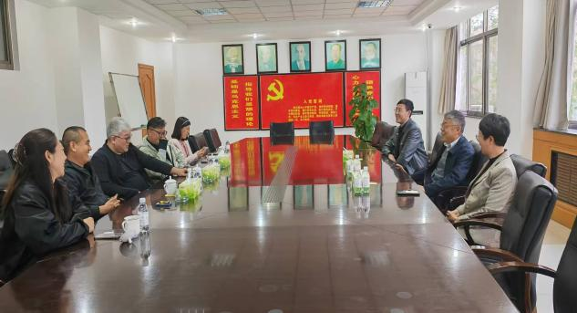 公司高層領導考察團赴青島考察多家食品公司