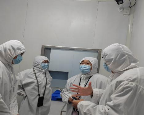 面食客戶湖邊團(tuán)隊(duì)蒞臨我司